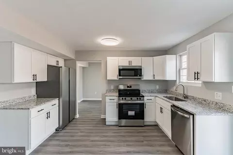9948 Elm St, Lanham, MD 20706 photo 8