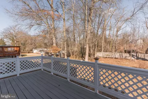 9948 Elm St, Lanham, MD 20706 photo 4
