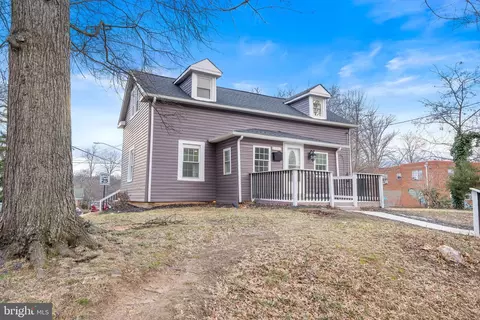 5900 42nd Ave, Hyattsville, MD 20781