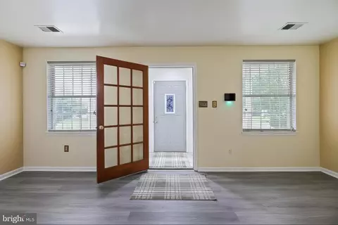 9303 Foxcroft Ave, Clinton, MD 20735 photo 4