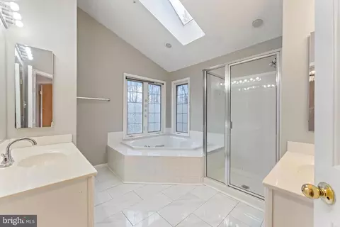 Bath - 10110 Goose Pond Ct, Laurel, MD 20708 photo 3 of 4