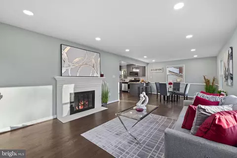 6807 97th Pl, Lanham, MD 20706 photo 5