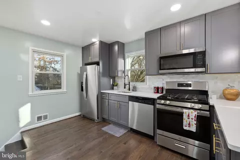 6807 97th Pl, Lanham, MD 20706 photo 10
