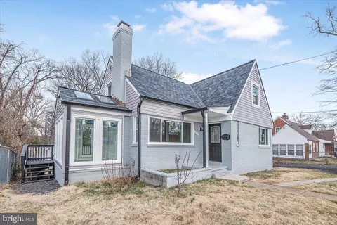 9112 Annapolis Rd, Lanham, MD 20706