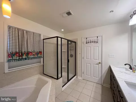 Bath - 8230 Dyson Rd, Brandywine, MD 20613 photo 3 of 5