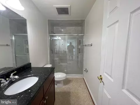 Bath - 8230 Dyson Rd, Brandywine, MD 20613 photo 4 of 5