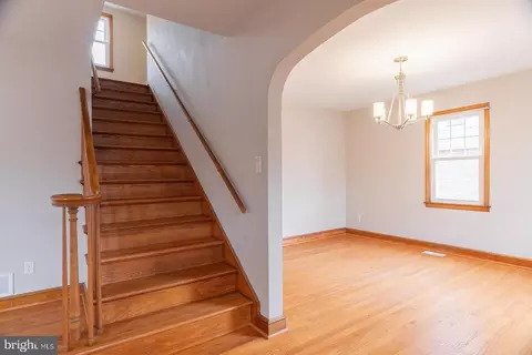 Entry Way - 407 Sandy Spring Rd, Laurel, MD 20707 photo 2 of 6