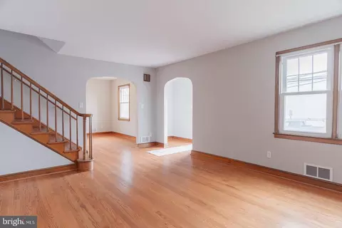 Living - 407 Sandy Spring Rd, Laurel, MD 20707 photo 3 of 4