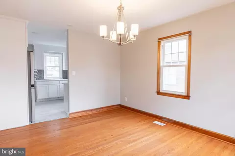 Living - 407 Sandy Spring Rd, Laurel, MD 20707 photo 4 of 4
