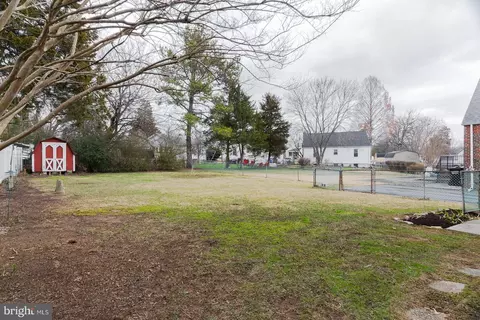 Exterior - 407 Sandy Spring Rd, Laurel, MD 20707 photo 5 of 7