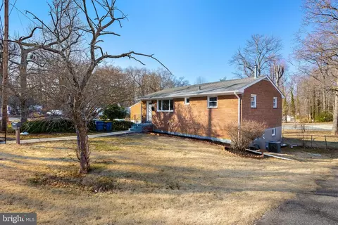 6620 Pine Grove Dr, Suitland, MD 20746