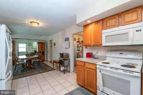 Entry Way - 8705 Graystone Ln, Laurel, MD 20708 photo 3 of 5