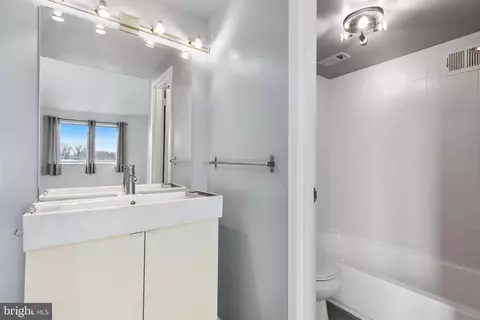 Bath - 1836 Metzerott #922, Hyattsville, MD 20783 photo 3 of 4
