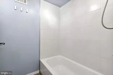 Bath - 1836 Metzerott #922, Hyattsville, MD 20783 photo 2 of 4
