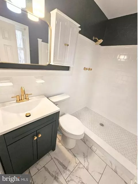 Bath - 11716 Redwood Dr E, Brandywine, MD 20613 photo 2 of 5