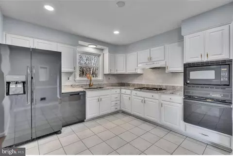 Kitchen - 11716 Redwood Dr E, Brandywine, MD 20613 photo 2 of 3