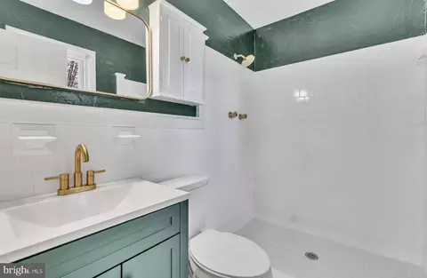 Bath - 11716 Redwood Dr E, Brandywine, MD 20613 photo 3 of 5