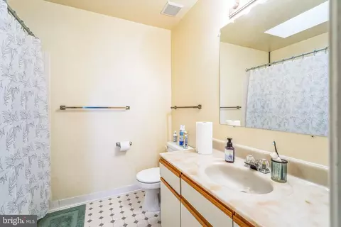 Bath - 10401 Cleary Ln, Bowie, MD 20721 photo 2 of 3