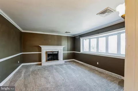 Living - 13005 Piscataway Rd, Clinton, MD 20735 photo 1 of 5