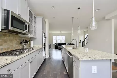 Kitchen - 2900 Pinebrook Rd, Landover, MD 20785 photo 3 of 7