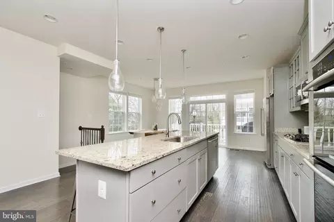 Kitchen - 2900 Pinebrook Rd, Landover, MD 20785 photo 6 of 7