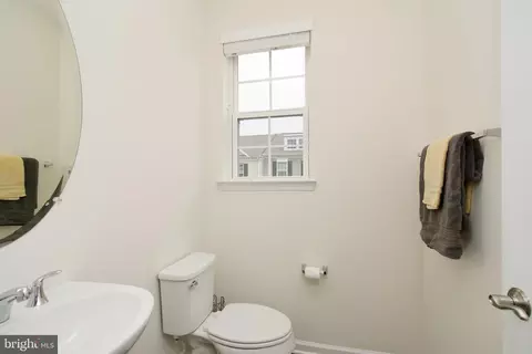 Entry Way - 2900 Pinebrook Rd, Landover, MD 20785 photo 6 of 7