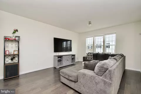 Living - 2900 Pinebrook Rd, Landover, MD 20785 photo 2 of 3