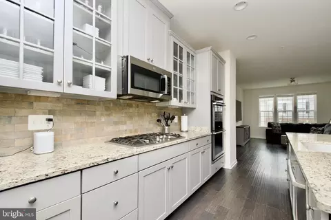Entry Way - 2900 Pinebrook Rd, Landover, MD 20785 photo 4 of 7