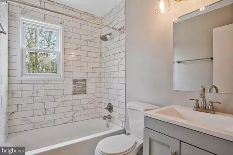 Bath - 7709 Hyacinth Ct, Laurel, MD 20707 photo 2 of 2