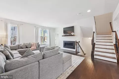 Entry Way - 10173 Dorsey Ln, Lanham, MD 20706 photo 2 of 7