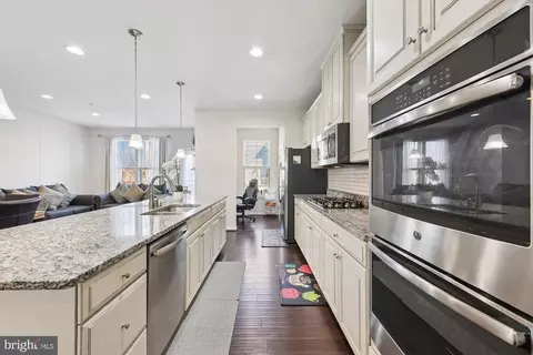 Entry Way - 10173 Dorsey Ln, Lanham, MD 20706 photo 4 of 7
