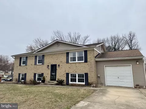 10813 Knoll Ct, Marlboro, MD 20772