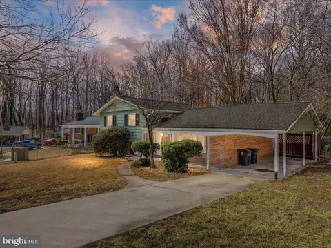 8607 Vistula Dr, Fort Washington, MD 20744