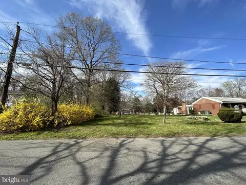 9932 Elm St, Lanham, MD 20706