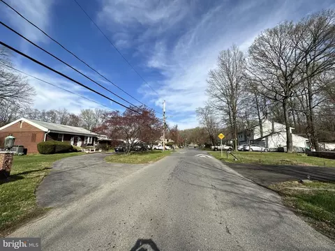 9932 Elm St, Lanham, MD 20706 photo 3