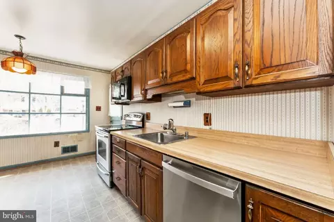 Kitchen - 6912 Lyle St, Lanham, MD 20706 photo 5 of 5