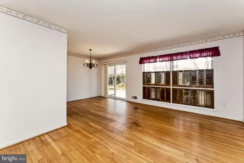 Living - 6912 Lyle St, Lanham, MD 20706 photo 4 of 4