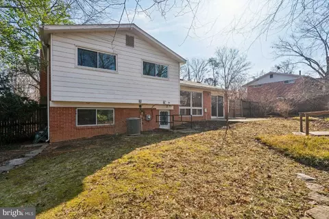 Exterior - 6912 Lyle St, Lanham, MD 20706 photo 6 of 7