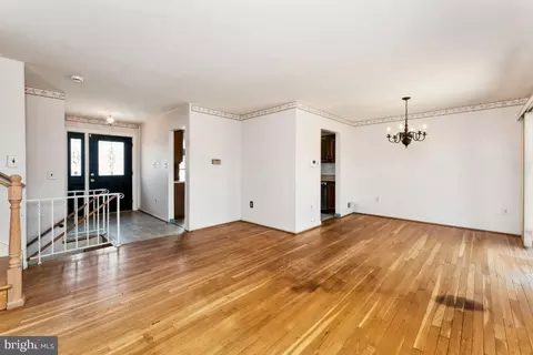 Living - 6912 Lyle St, Lanham, MD 20706 photo 3 of 4