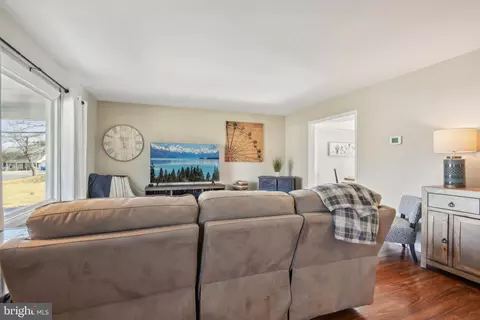 Entry Way - 2733 Keystone Ln, Bowie, MD 20715 photo 2 of 4