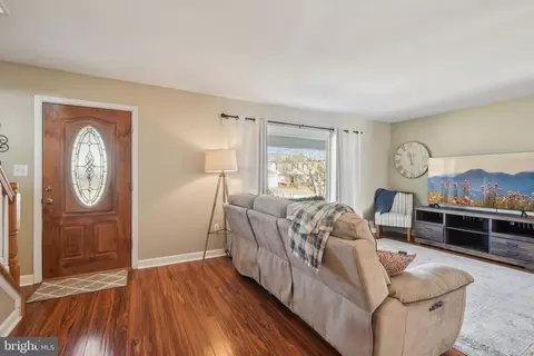 Entry Way - 2733 Keystone Ln, Bowie, MD 20715 photo 3 of 4