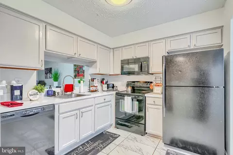 2824 Red Oak Ln, Lanham, MD 20706 photo 6
