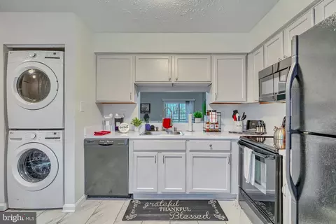 2824 Red Oak Ln, Lanham, MD 20706 photo 7