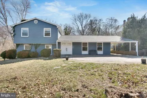 10814 Hill Top Dr, Fort Washington, MD 20744