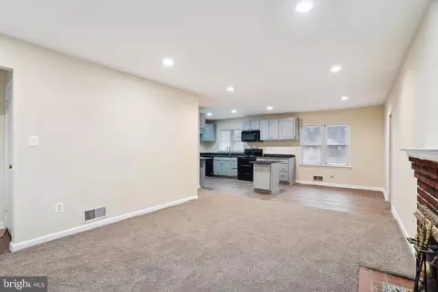 Living - 9336 Lanham Severn Rd, Lanham, MD 20706 photo 2 of 4