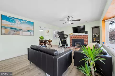 9115 7th St, Lanham, MD 20706 photo 5