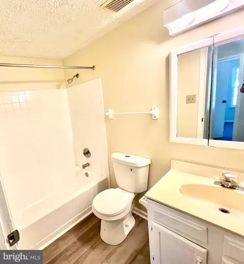 Bath - 8017 Tiffany Ln, Lanham, MD 20706 photo 4 of 4