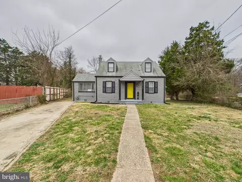 4313 Elgin Ct, Suitland, MD 20746 photo 2