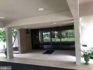 6100 Westchester Park Dr #814, College Park, MD 20740