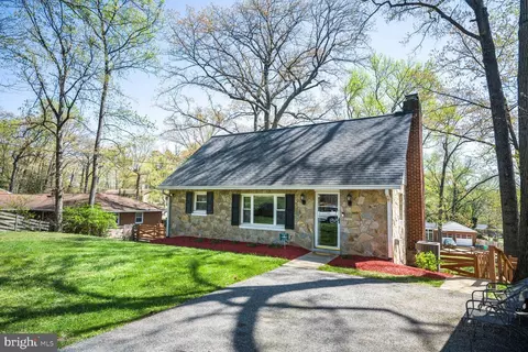 5302 Keppler Rd, Temple Hills, MD 20748